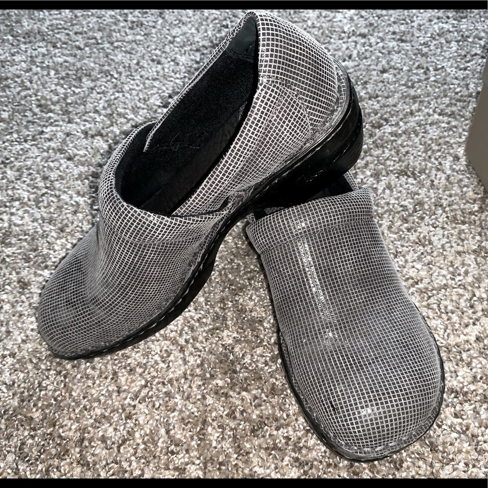 Gently used! b.o.c. Peggy clog size 8.5